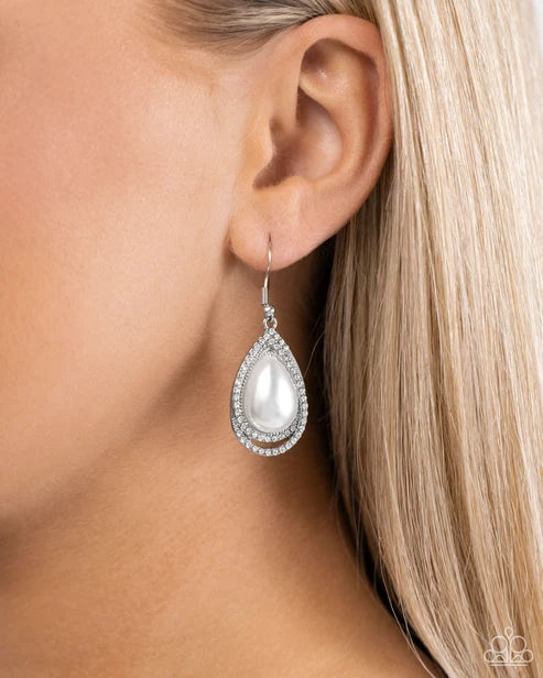 Paparazzi ♥ Effortless Elegance - White ♥ Earrings