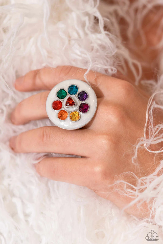 Paparazzi ♥ Captivating Centerpiece - Multi ♥ Ring