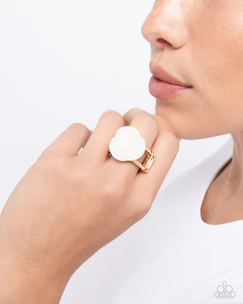 Paparazzi ♥ Top-SHELL Shine - Gold ♥ Ring