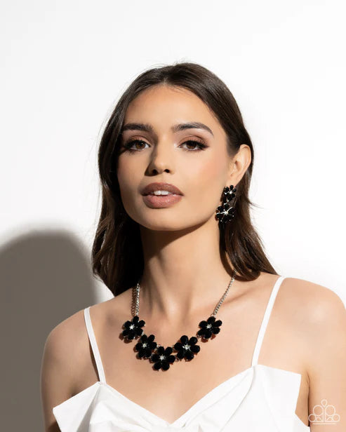 Paparazzi ♥ A Blast of Blossoms - Black ♥ Post Earrings