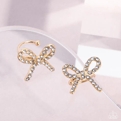 Paparazzi ♥ Convincing Charm - Gold ♥ Post Earrings