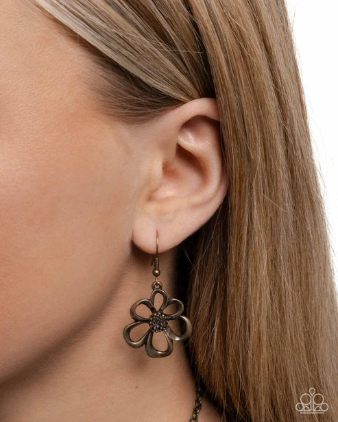 Paparazzi ♥ Beau Bouquet - Brass ♥ Necklace