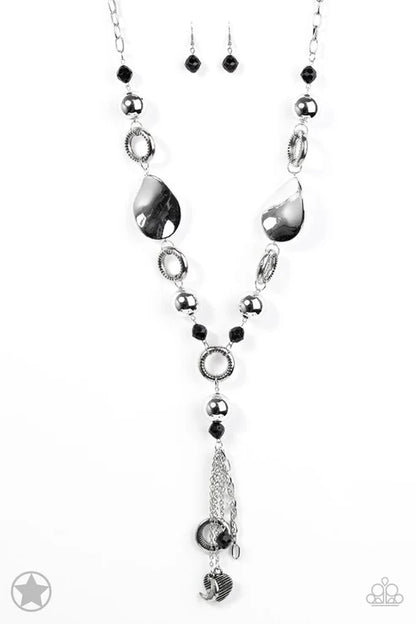 Paparazzi ♥ Total Eclipse Of the Heart - Black ♥ Necklace