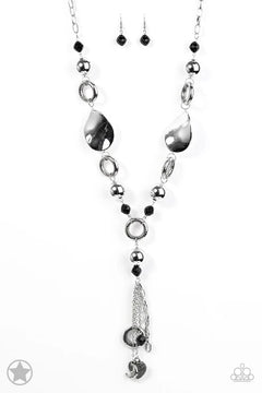 Paparazzi ♥ Total Eclipse Of the Heart - Black ♥ Necklace