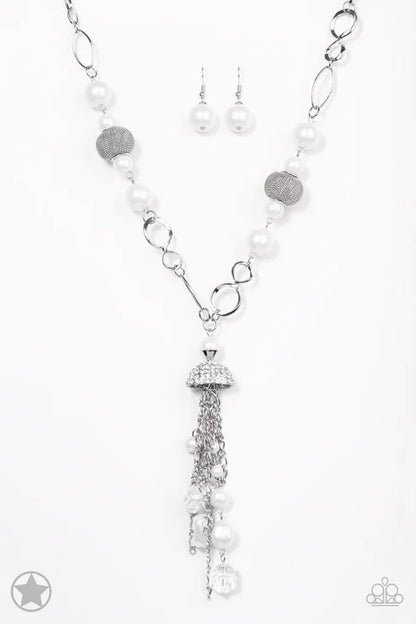 Paparazzi ♥ Designated Diva - White ♥ Necklace