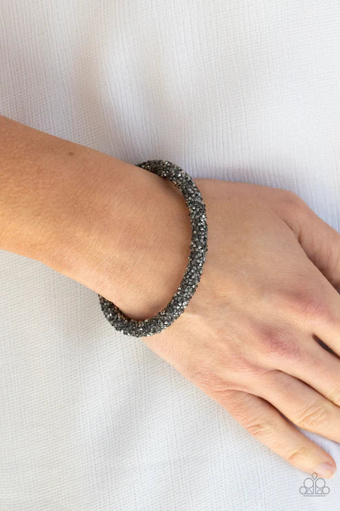 Paparazzi ♥ Roll Out The Glitz - Black ♥ Bracelet