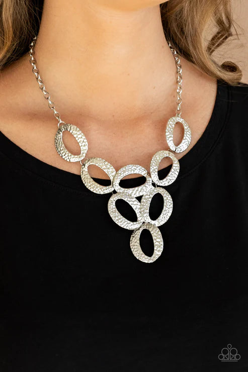 Paparazzi ♥ OVAL The Limit - Silver ♥ Necklace
