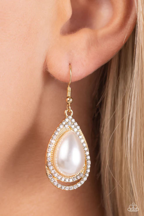 Paparazzi ♥ Effortless Elegance - Gold ♥ Earrings
