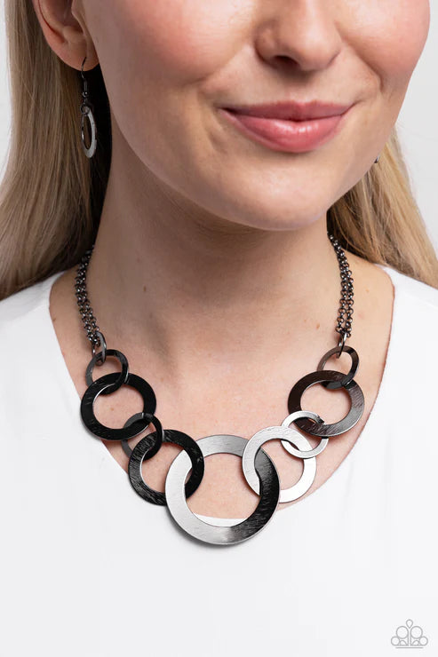 Paparazzi ♥ Uptown Links - Black ♥ Necklace