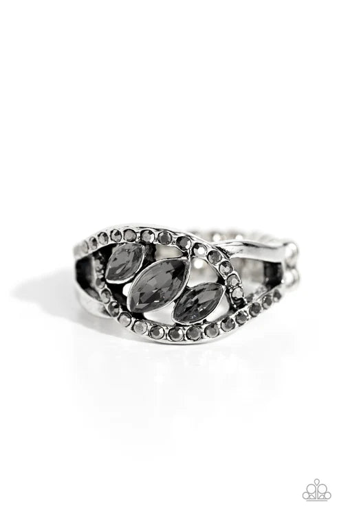 Paparazzi ♥ Stiletto Sparkle - Silver ♥ Ring