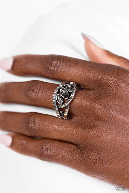 Paparazzi ♥ Stiletto Sparkle - Silver ♥ Ring