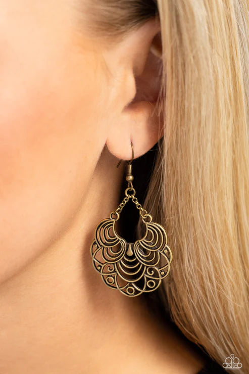 Paparazzi ♥ Frilly Finesse - Brass ♥ Earrings