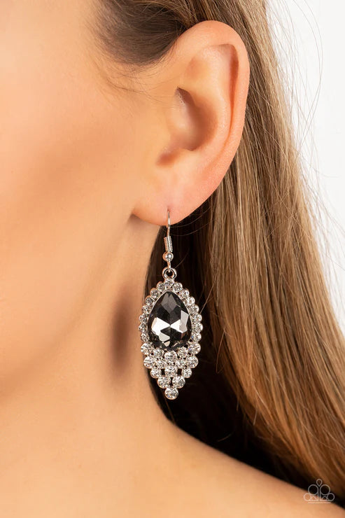 Paparazzi ♥ Glorious Glimmer - Silver ♥ Earrings