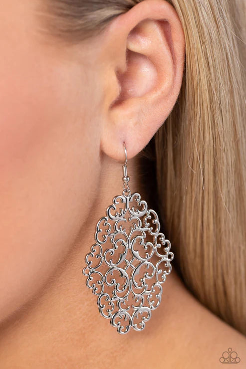 Paparazzi ♥ Contemporary Courtyards - Silver ♥ Earrings