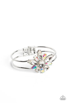 Paparazzi ♥ Chic Corsage - White ♥ Bracelet