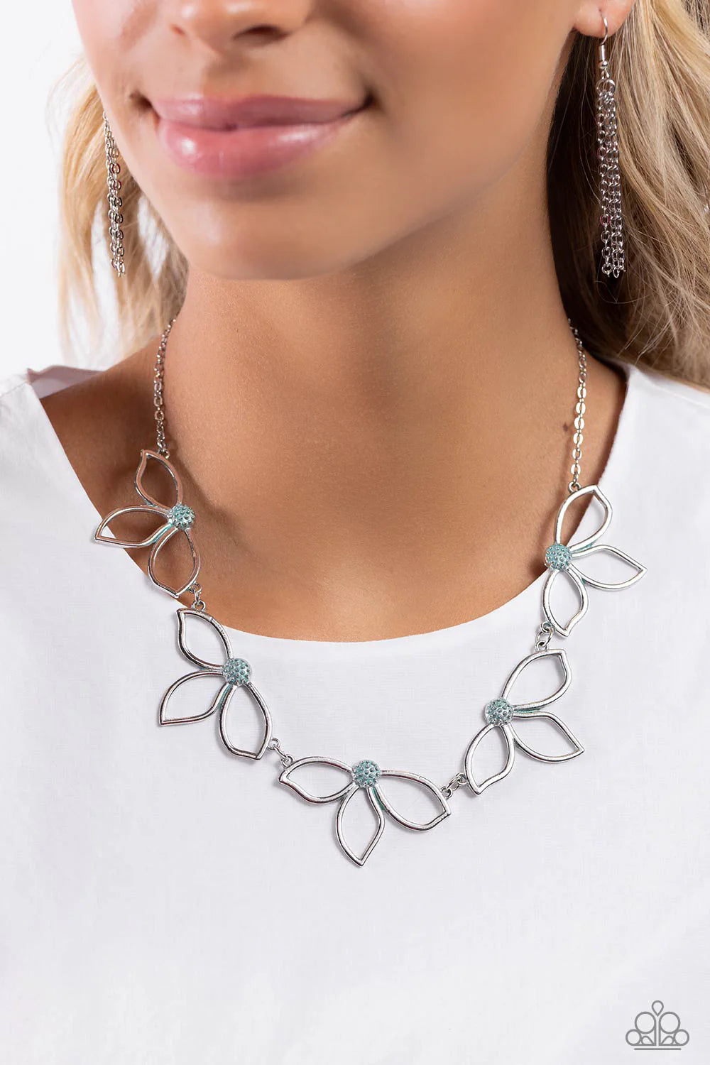 Paparazzi ♥ Petal Pageantry - Blue ♥ Necklace