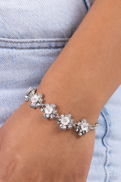 Paparazzi ♥ Floral Frenzy - Silver ♥ Bracelet