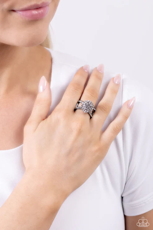 Paparazzi ♥ Polished Pageant - Black ♥ Ring