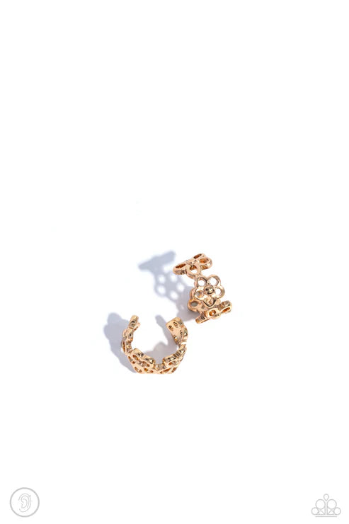 Paparazzi ♥ Daisy Debut - Gold ♥ Post Earrings