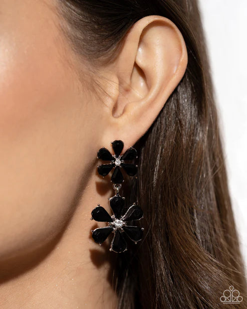 Paparazzi ♥ A Blast of Blossoms - Black ♥ Post Earrings