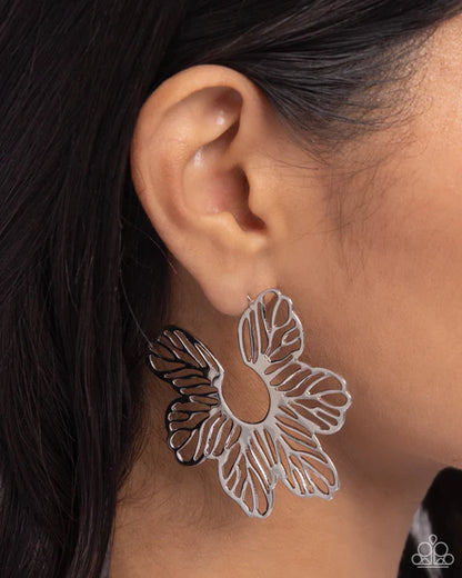 Paparazzi ♥ Floral Fame - Silver ♥ Earrings
