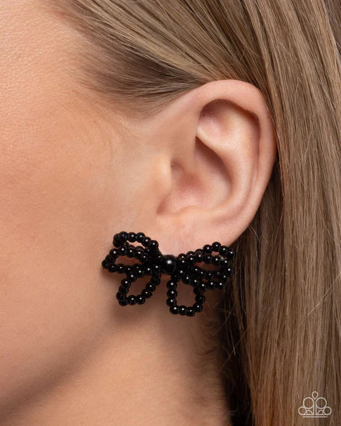 Paparazzi ♥ Opera Fanatic - Black ♥ Post Earrings