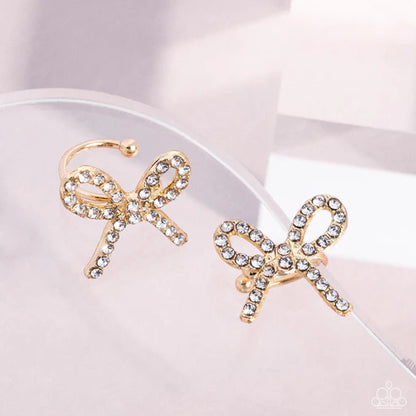 Paparazzi ♥ Convincing Charm - Gold ♥ Post Earrings