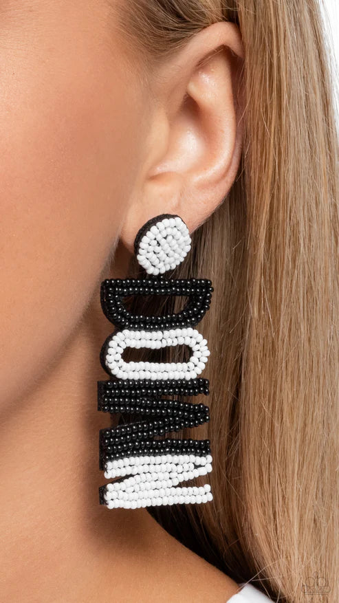 Paparazzi ♥ Touchdown Texture - Black ♥ Post Earrings