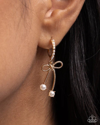 Paparazzi ♥ Charming Coquette - Gold ♥ Earrings