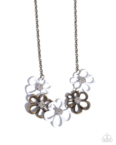 Paparazzi ♥ Beau Bouquet - Brass ♥ Necklace